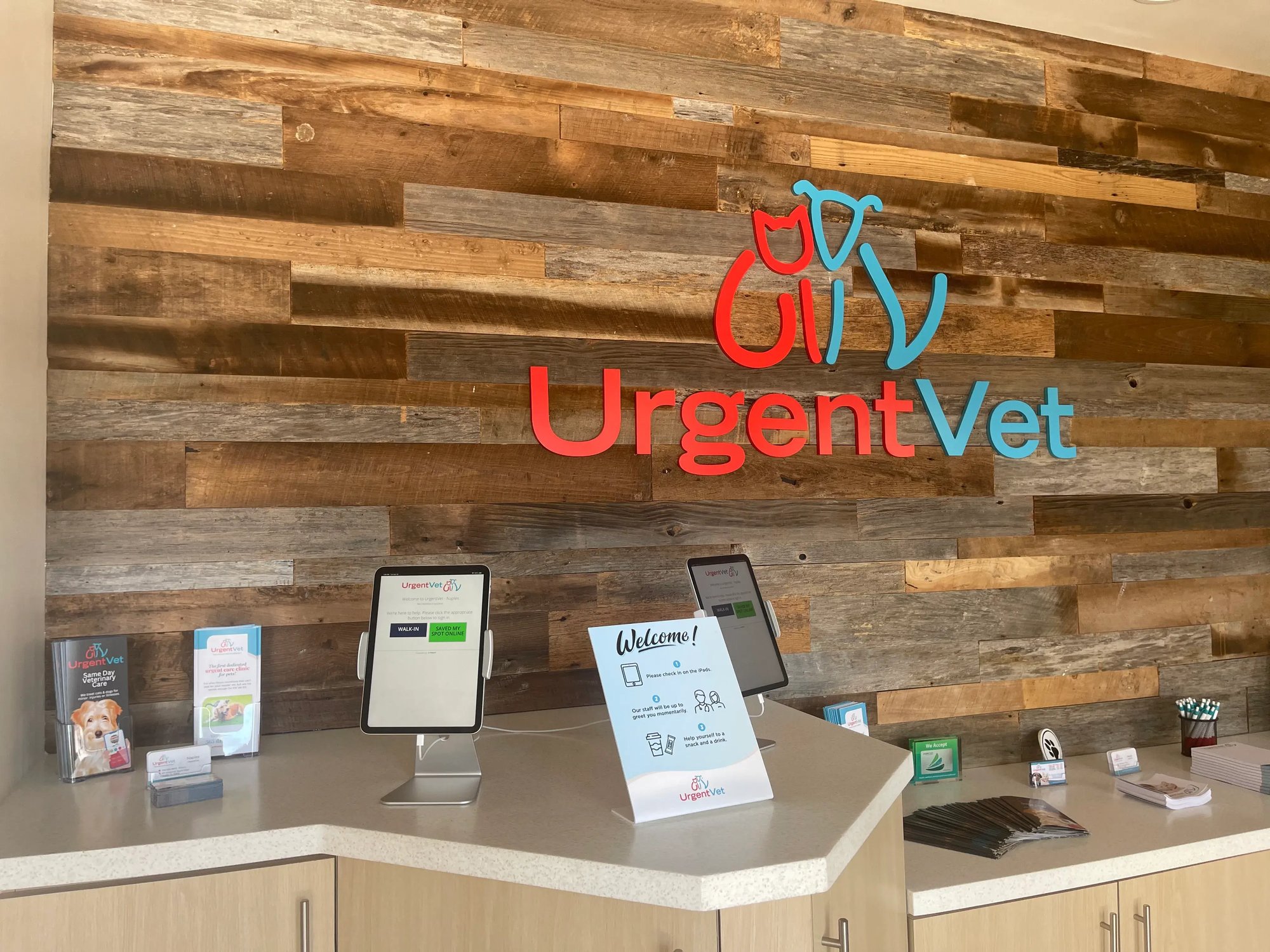 Urgent Vet receptionist desk